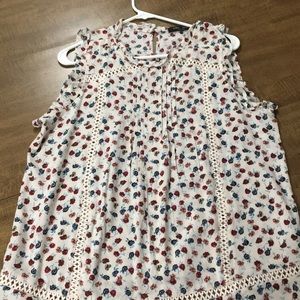 Romeo + Juliet Couture sleeveless blouse